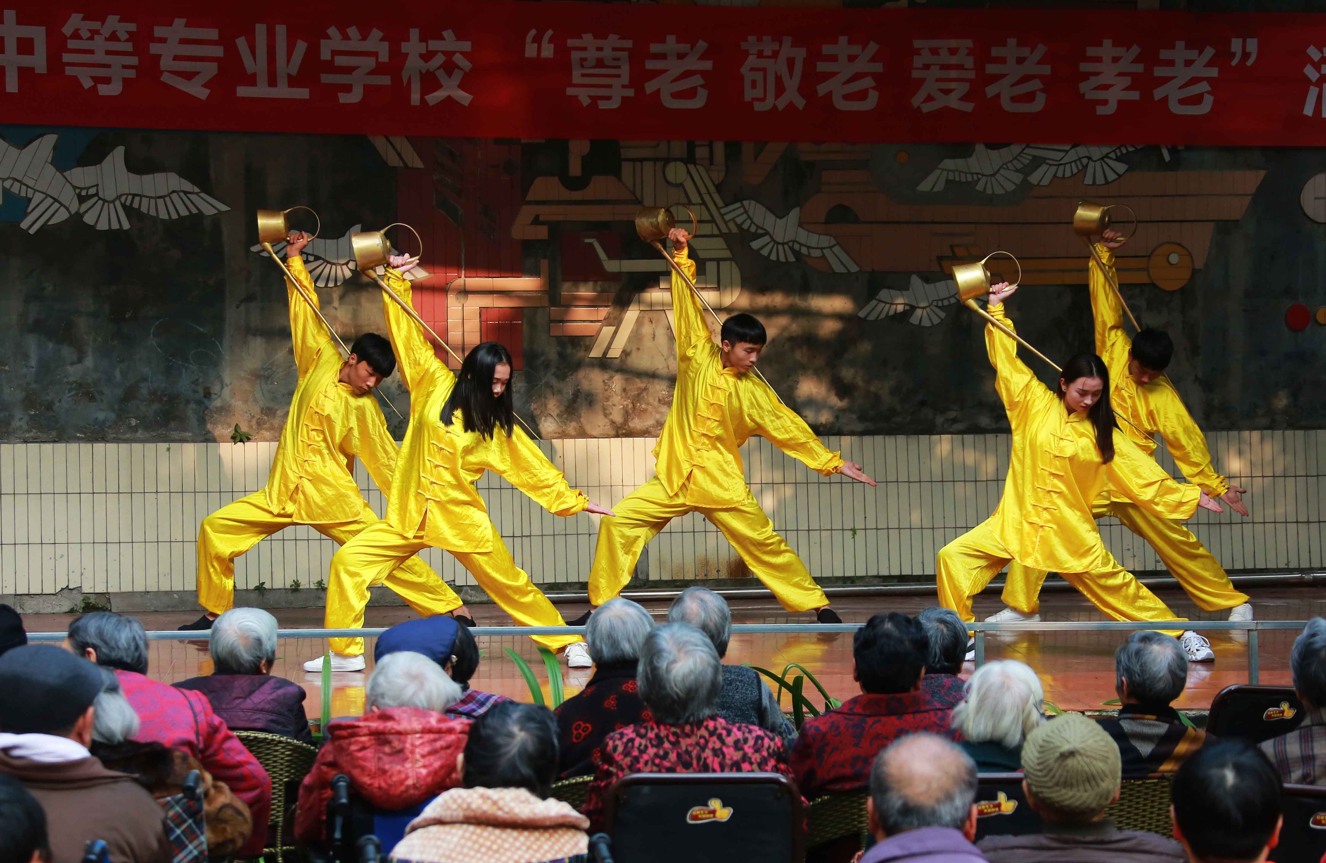 经贸校志愿者走进老年公寓